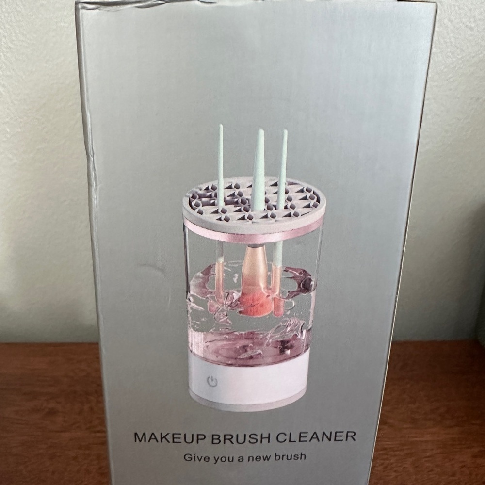 BRAND NEW Automatic Makeup Brush Cleaner